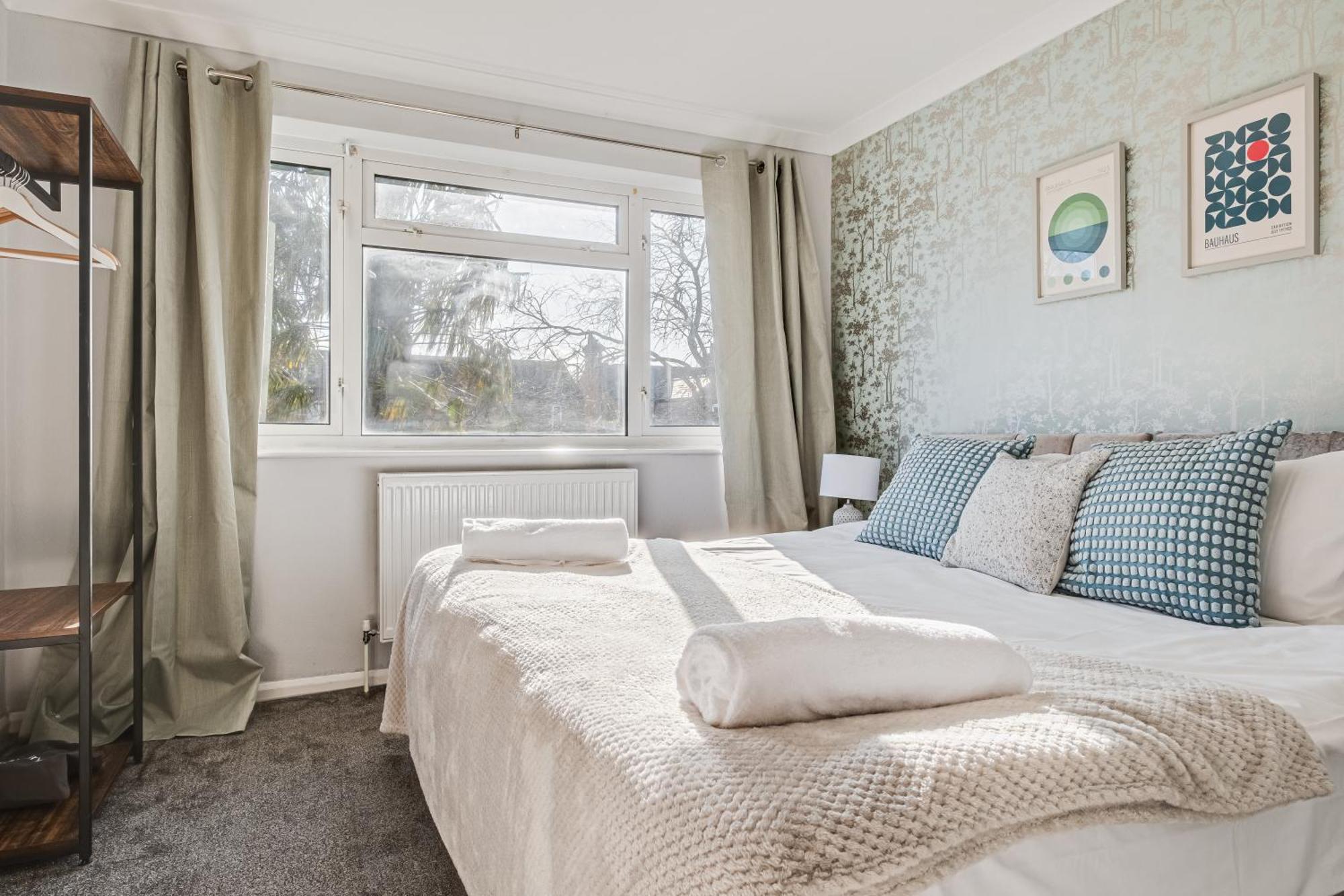 Comfy And Freshly Redecorated Home By Our Home Short Stays Close To Town Centre With Free Parking Bedford Exterior photo
